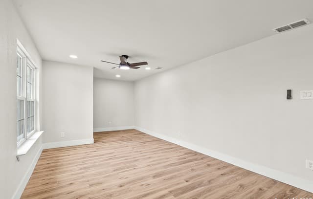 3-bedroom rental at 2018 E Drexel Ave in San Antonio, TX — photo 3