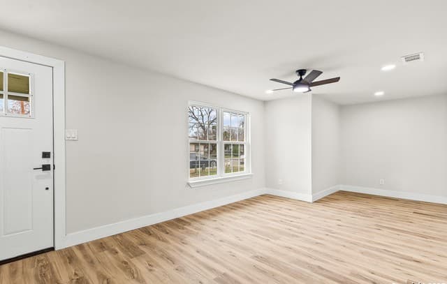 3-bedroom rental at 2018 E Drexel Ave in San Antonio, TX — photo 4