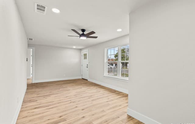 3-bedroom rental at 2018 E Drexel Ave in San Antonio, TX — photo 5
