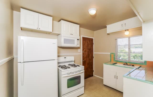 2-bedroom rental at 235 Natalen Unit 2 in San Antonio, TX — photo 5