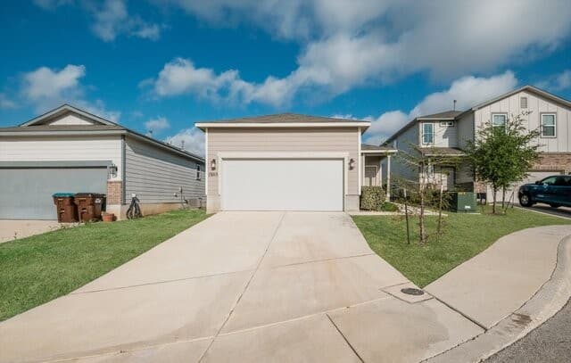 3-bedroom rental at 13015 Kathleen St in St Hedwig, TX — photo 3