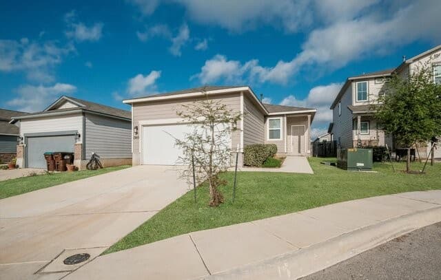3-bedroom rental at 13015 Kathleen St in St Hedwig, TX — photo 4