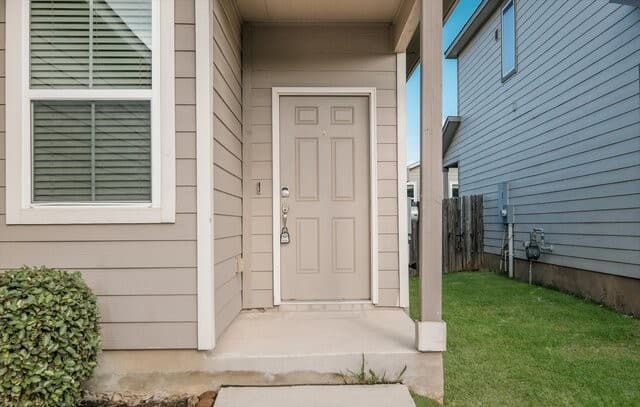 3-bedroom rental at 13015 Kathleen St in St Hedwig, TX — photo 5