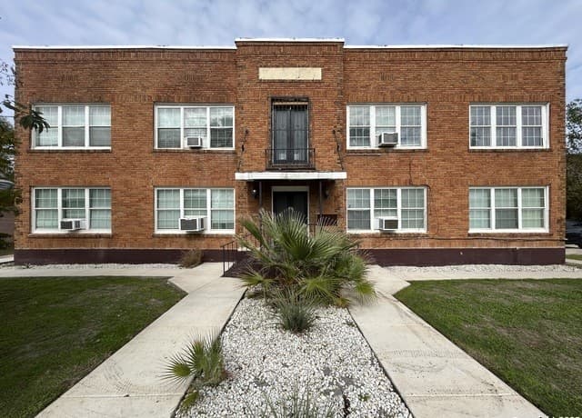 2-bedroom rental at 1409 W Woodlawn Avenue Unit 4 in San Antonio TX