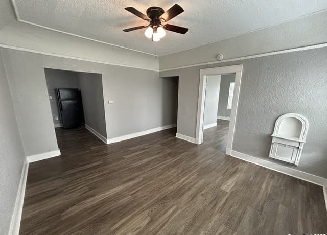 2-bedroom rental at 1409 W Woodlawn Avenue Unit 4 in San Antonio, TX — photo 3