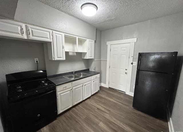 2-bedroom rental at 1409 W Woodlawn Avenue Unit 4 in San Antonio, TX — photo 5