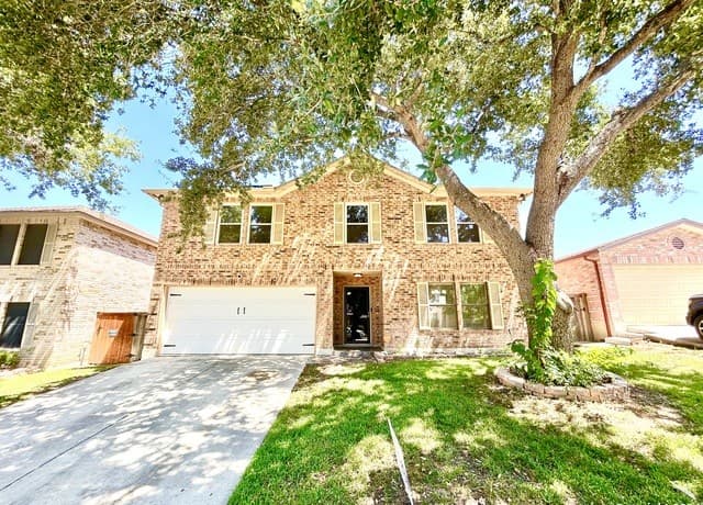 4-bedroom rental at 8111 Mescal Trail in San Antonio, TX — photo 2