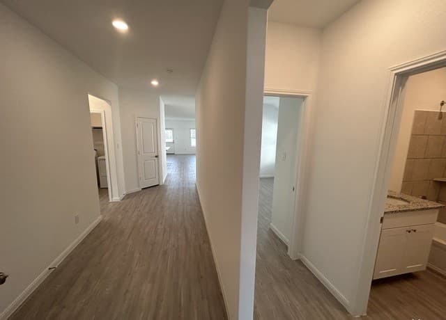 4-bedroom rental at 14706 Somerset Mill in San Antonio, TX — photo 2