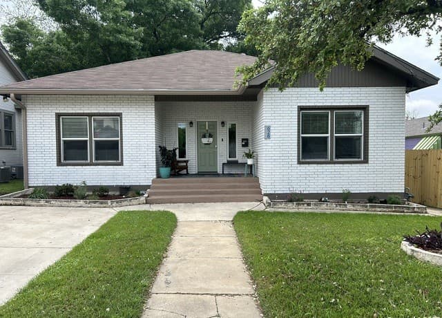 3-bedroom rental at 628 W Magnolia Ave in San Antonio TX