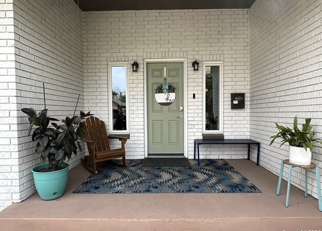 3-bedroom rental at 628 W Magnolia Ave in San Antonio, TX — photo 3