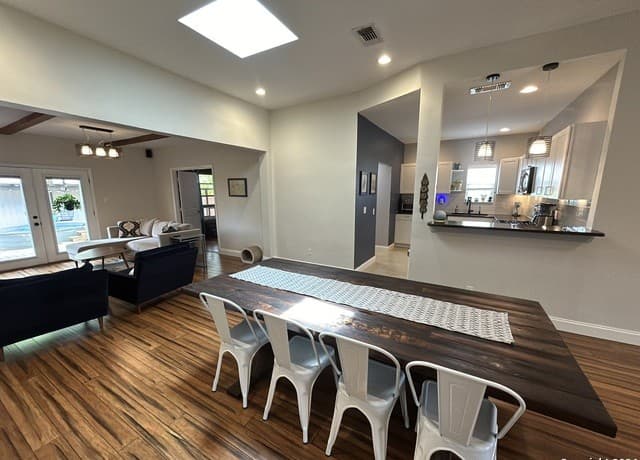 3-bedroom rental at 628 W Magnolia Ave in San Antonio, TX — photo 5