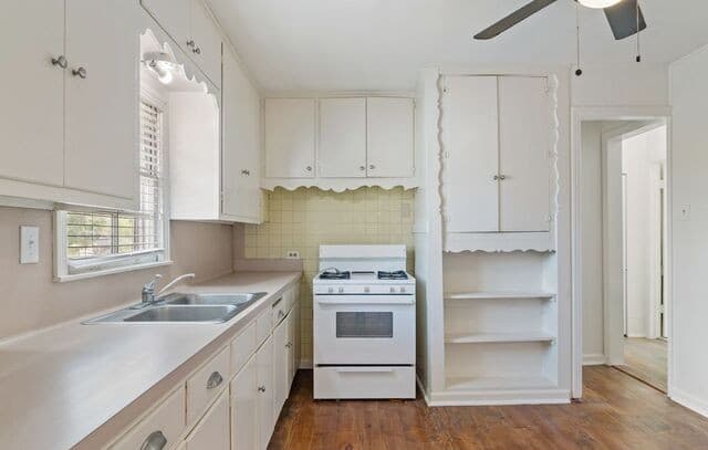2-bedroom rental at 166 El Monte Unit 2 in San Antonio, TX — photo 5
