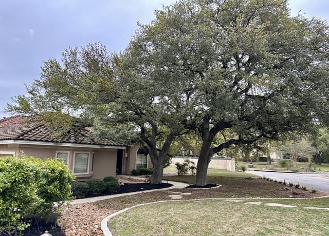 3-bedroom rental at 402 Cameron in San Antonio, TX — photo 4