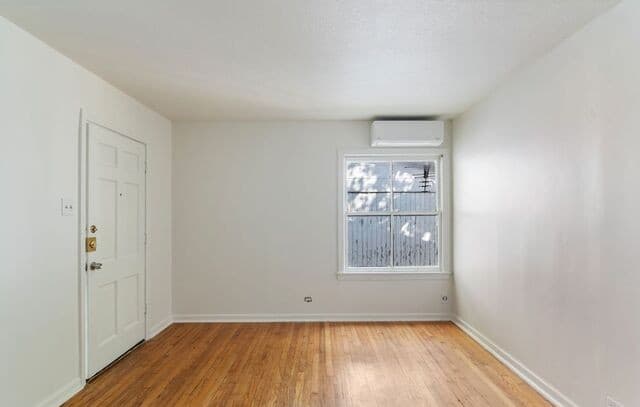 1-bedroom rental at 166 El Monte Unit 1 in San Antonio, TX — photo 4