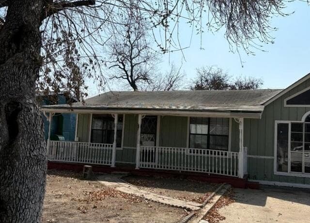 4-bedroom rental at 118 W Vestal in San Antonio, TX — photo 3