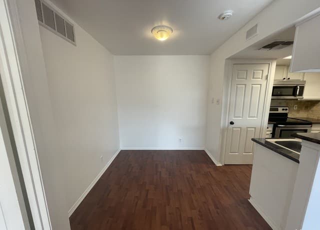 1-bedroom rental at 11610 Vance Jackson Rd Unit 104 in San Antonio, TX — photo 5