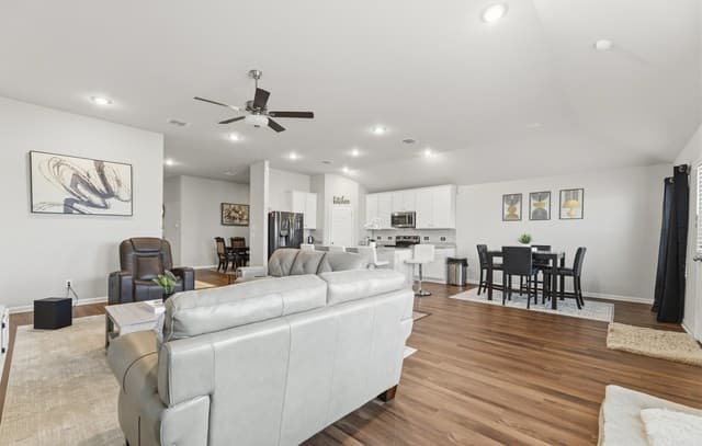 4-bedroom rental at 5538 Jade Valley in San Antonio, TX — photo 4