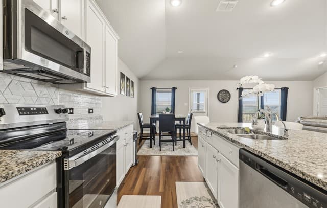4-bedroom rental at 5538 Jade Valley in San Antonio, TX — photo 5