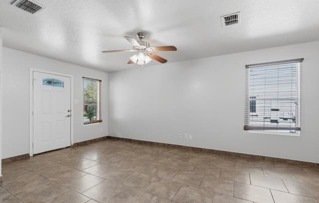 2-bedroom rental at 4415 Wrangler Run in San Antonio, TX — photo 5