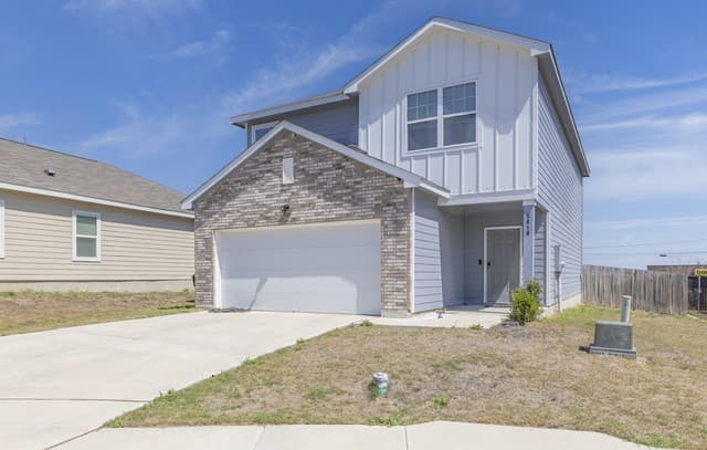 4-bedroom rental at 5810 Rue Picasso in Converse, TX — photo 2