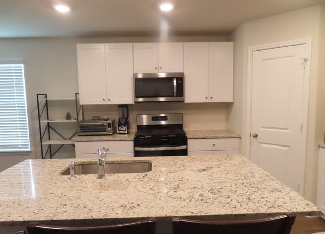 4-bedroom rental at 5207 Greywacke Trail in San Antonio, TX — photo 2