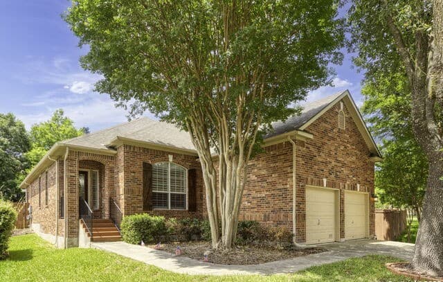 3-bedroom rental at 211 Aster Trail in San Antonio, TX — photo 2