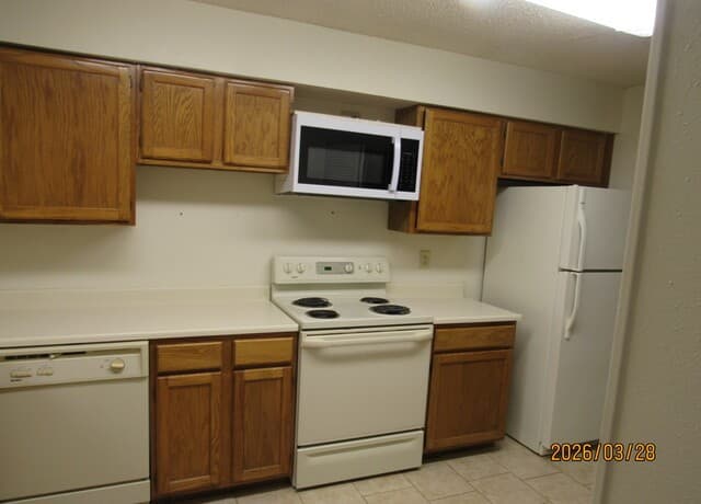 2-bedroom rental at 12402 Autumn Vista Unit C in San Antonio, TX — photo 3