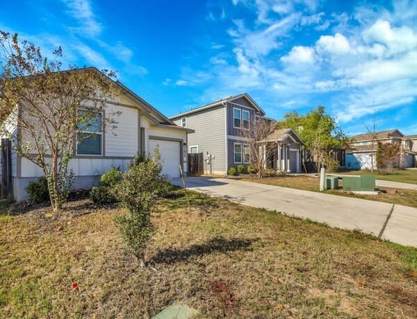 3-bedroom rental at 7639 Hercules Point in San Antonio, TX — photo 2