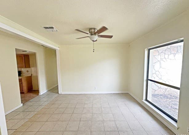 3-bedroom rental at 8707 Glen Bluff in San Antonio, TX — photo 2