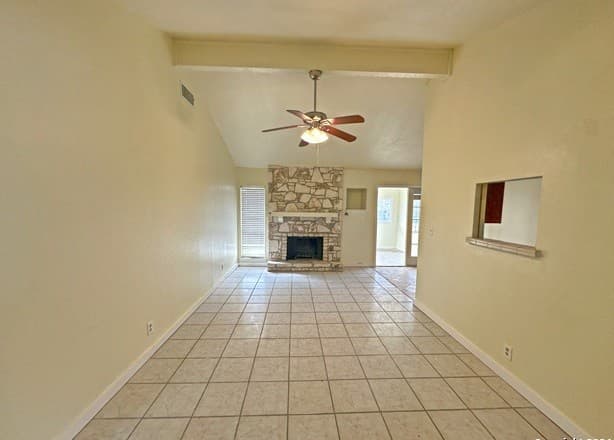 3-bedroom rental at 8707 Glen Bluff in San Antonio, TX — photo 4