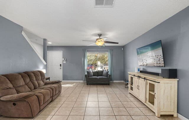 3-bedroom rental at 3315 Glacier Lake in San Antonio, TX — photo 3