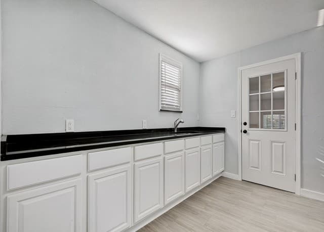 2-bedroom rental at 1815 Mayfield Blvd in San Antonio, TX — photo 2
