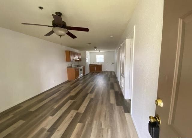 2-bedroom rental at 930 Drury Ln Unit 4 in San Antonio, TX — photo 2