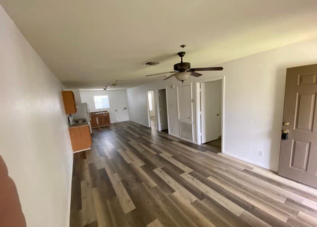 2-bedroom rental at 930 Drury Ln Unit 4 in San Antonio, TX — photo 3