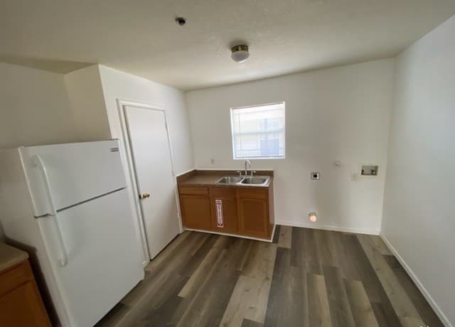 2-bedroom rental at 930 Drury Ln Unit 4 in San Antonio, TX — photo 4