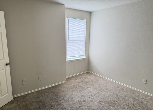 3-bedroom rental at 6630 Hartnet Fields in Converse, TX — photo 4