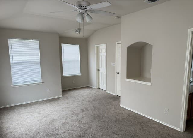 3-bedroom rental at 6630 Hartnet Fields in Converse, TX — photo 5