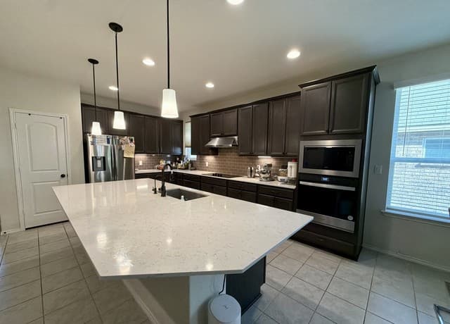 4-bedroom rental at 12254 Black Hat in San Antonio, TX — photo 5