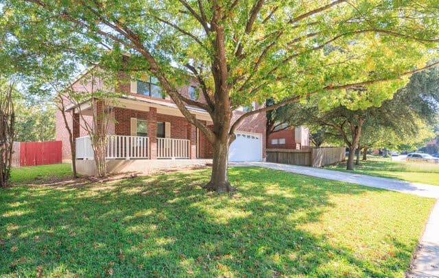 3-bedroom rental at 8619 Park Olympia in Universal City, TX — photo 4