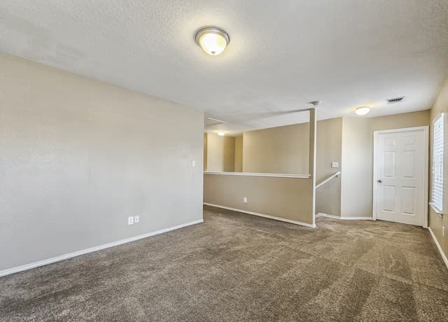 4-bedroom rental at 119 Hallie in San Antonio, TX — photo 5