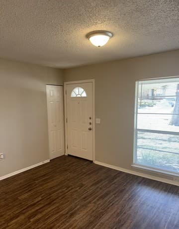 3-bedroom rental at 6011 Little Brandywine in San Antonio, TX — photo 2