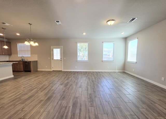 3-bedroom rental at 724 Fort Leonard in San Antonio, TX — photo 5