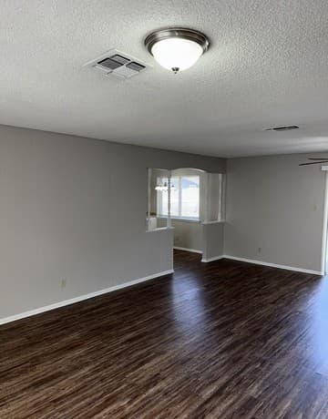3-bedroom rental at 5015 David Scott in Kirby, TX — photo 3