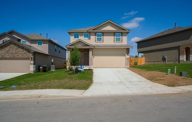 5-bedroom rental at 227 American Robin in San Antonio TX