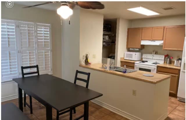 3-bedroom rental at 8962 Branding in San Antonio, TX — photo 2