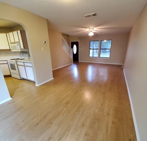 3-bedroom rental at 7767 Alverstone Way in San Antonio, TX — photo 3