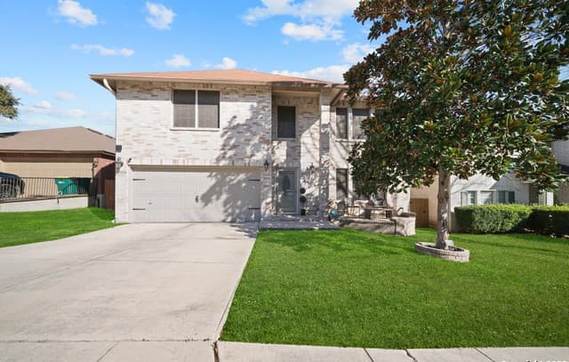 4-bedroom rental at 11016 Forest Shower in Live Oak TX