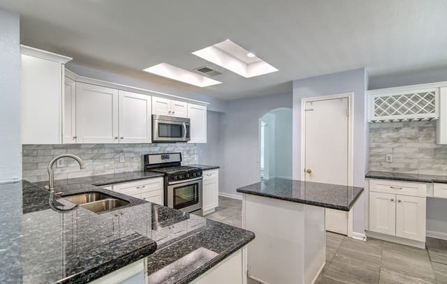 4-bedroom rental at 7423 Belmont Pl in San Antonio, TX — photo 5