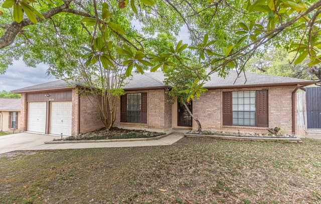 3-bedroom rental at 7750 Crooked Road in San Antonio, TX — photo 2
