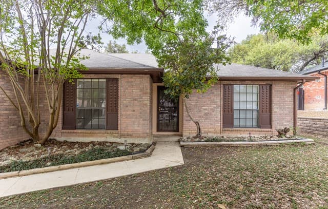 3-bedroom rental at 7750 Crooked Road in San Antonio, TX — photo 3